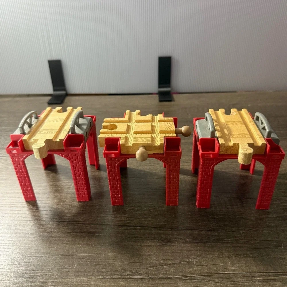 Thomas Wooden Railway Stacking Risers Red Good Bridge Support Track
